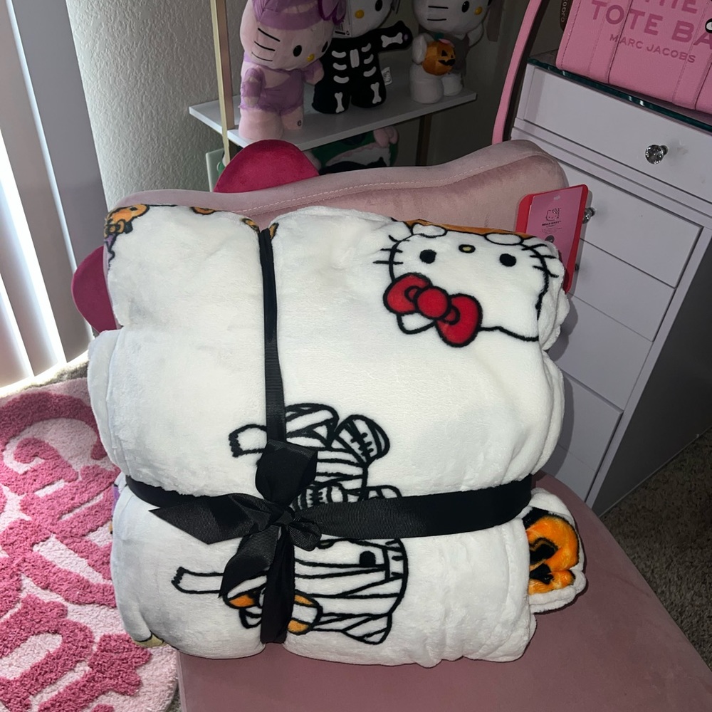 Brand new hello kitty hello Halloween kitty blanket Queen
